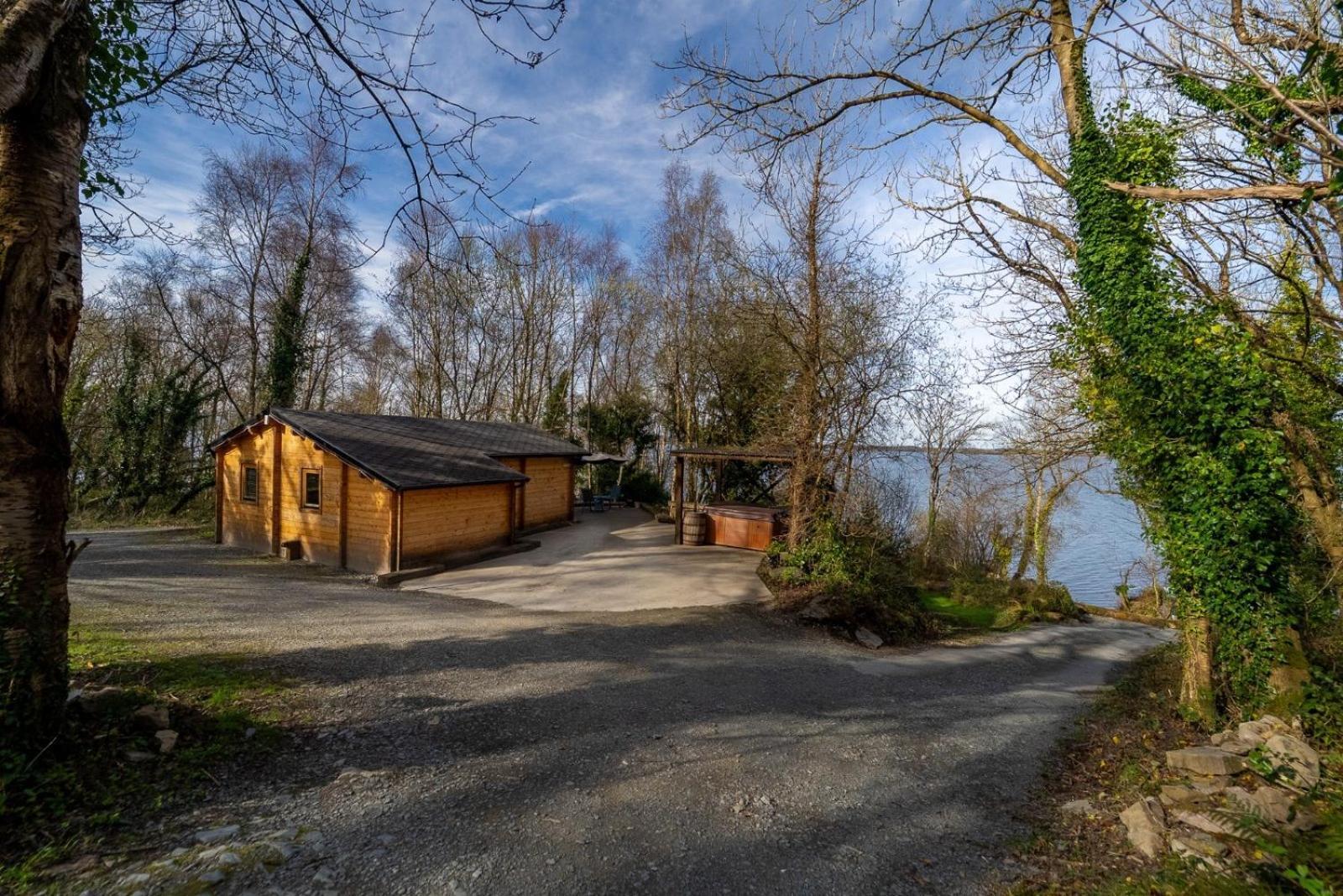 Stunning Log Cabin On The Lake Portroe Exterior foto